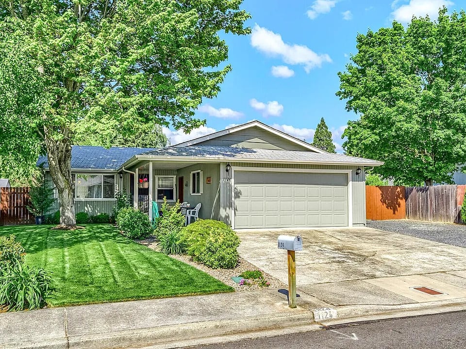 1124 SW Ballinger Dr