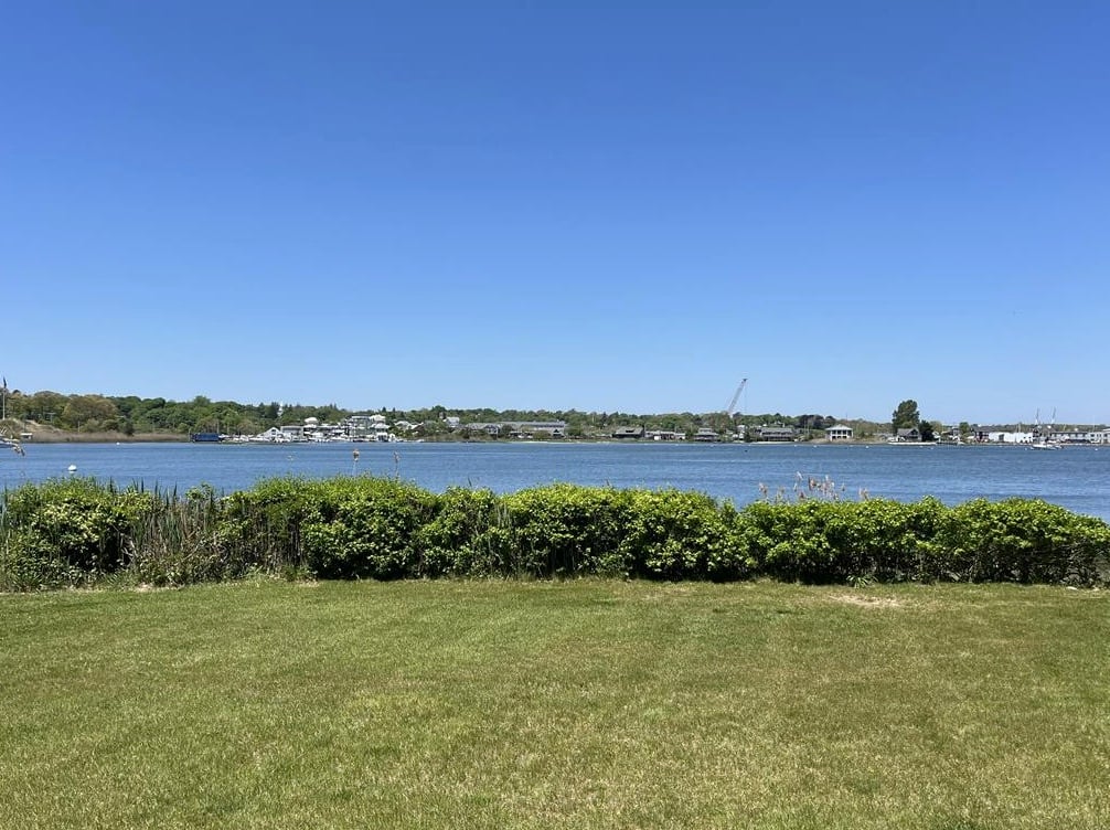 72 Hines Point