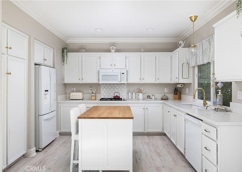 34 Radiance Lane