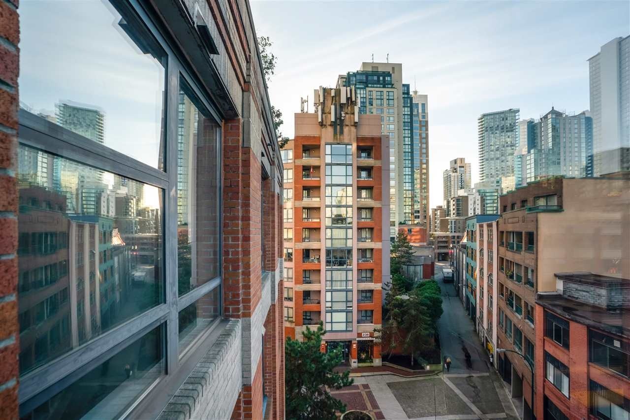 212 Davie St, #607