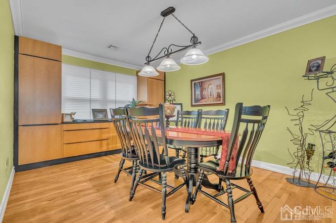 21 W Francis Ave