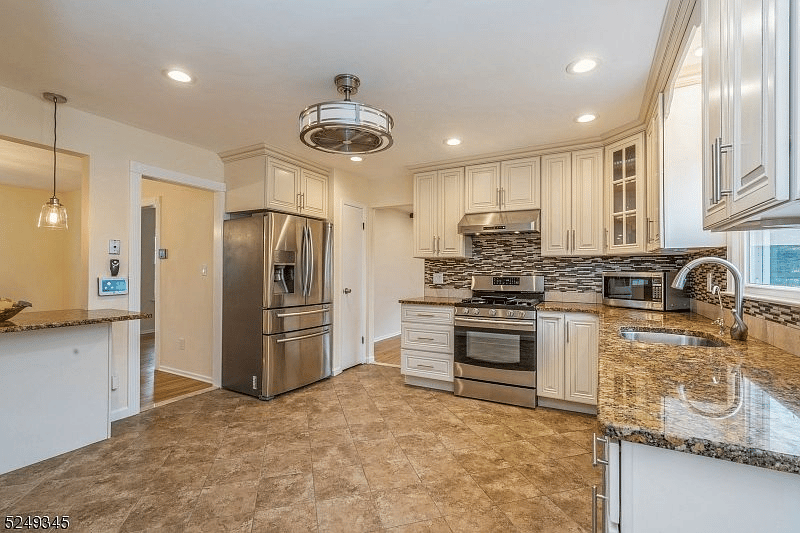 280 Goldfinch Dr