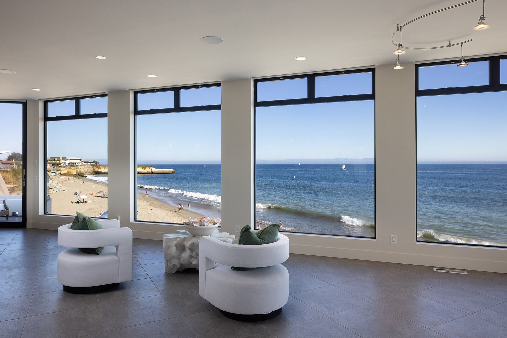 Contemporary Oceanfront Retreat