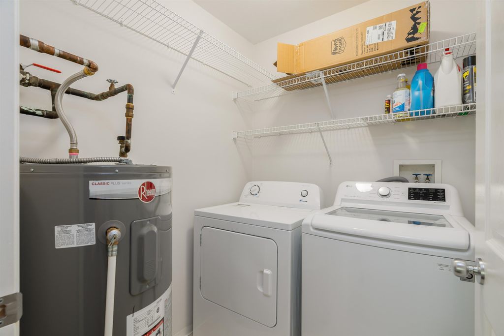 121 Shoreline Cir, #408