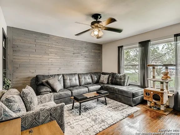 4215 Eisenhauer Rd