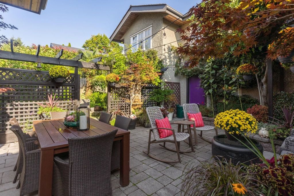 1251 Marine Dr