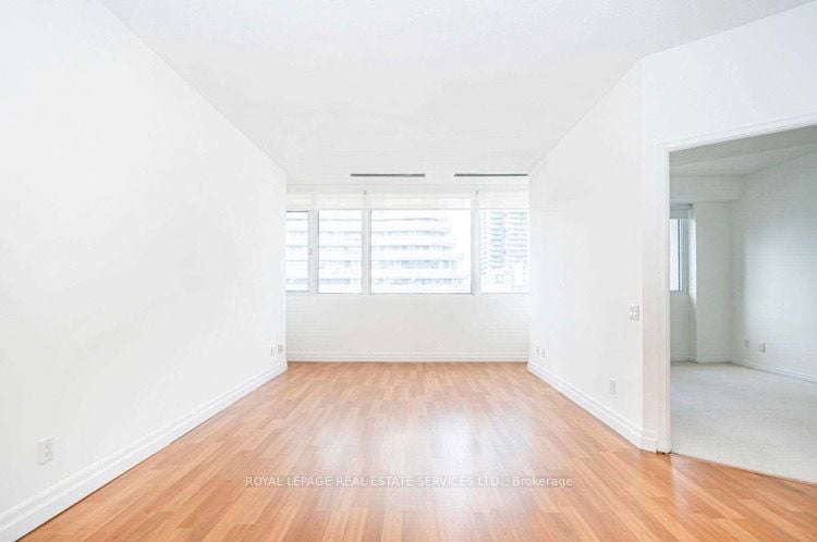 555 Yonge St 502