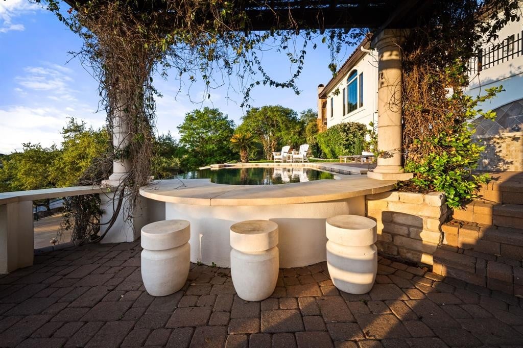 Sold in Lake Pointe