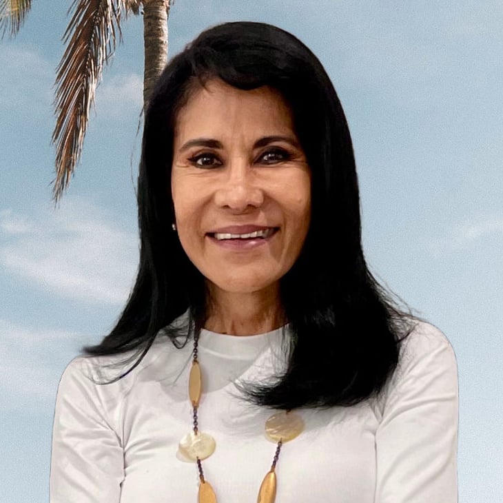 Querube Kelso Miami Beach, FL Real Estate Agent Headshot