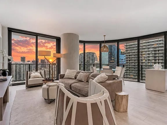 55 SW 9th St. Unit: 4001