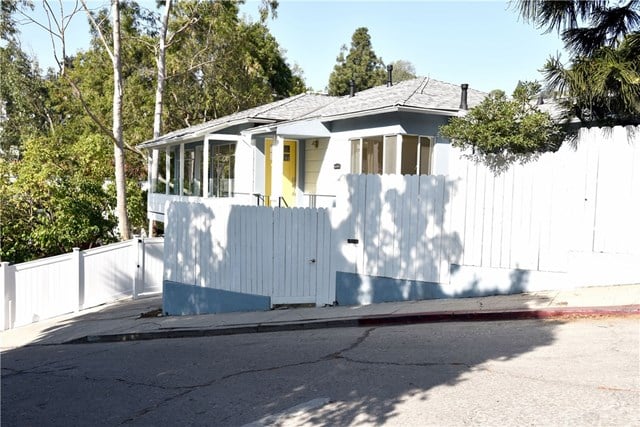 2933 Berkeley Ave