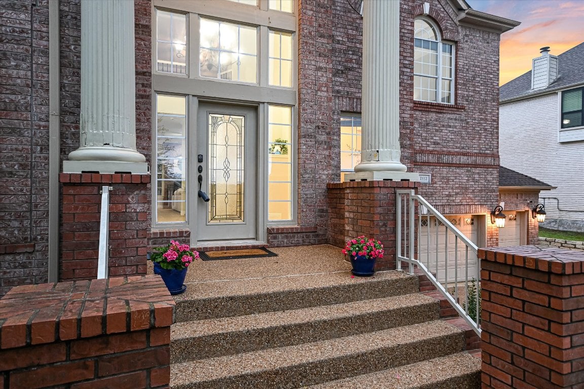 2112 Cliffs Edge Dr