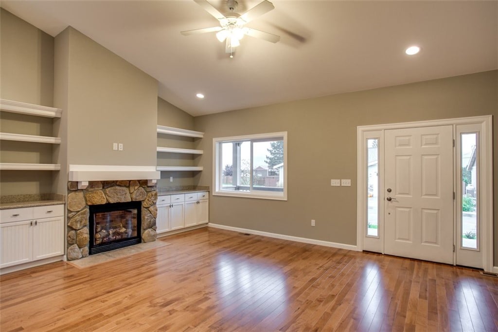 390 Ridgewood Dr