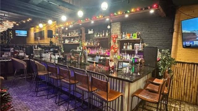 How to Open a Bar Business in Toronto: Maximize Your Industrial Space for Rent in 2025