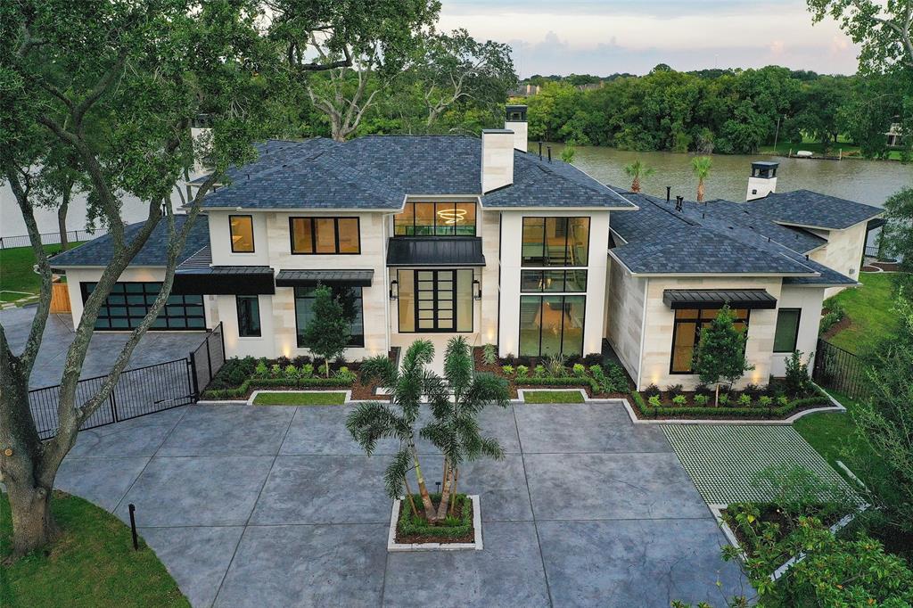 415 Lombardy, Venetian Estates