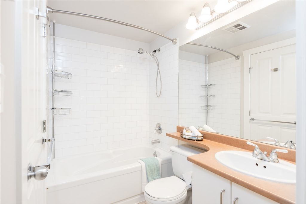 15 6th Ave, #135