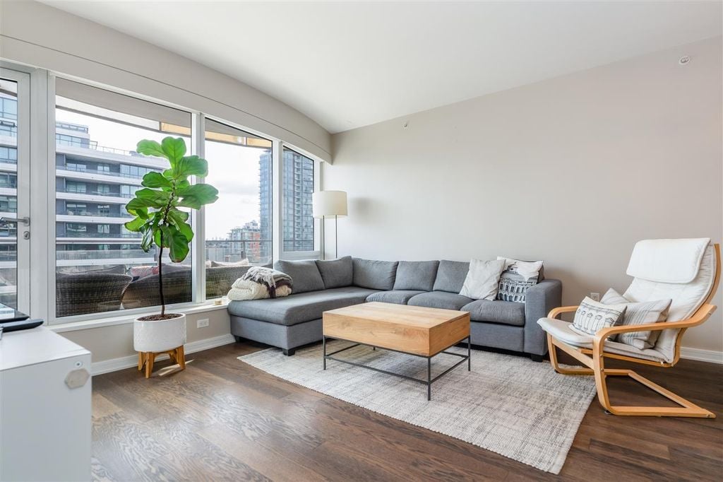 1661 Ontario St, #806