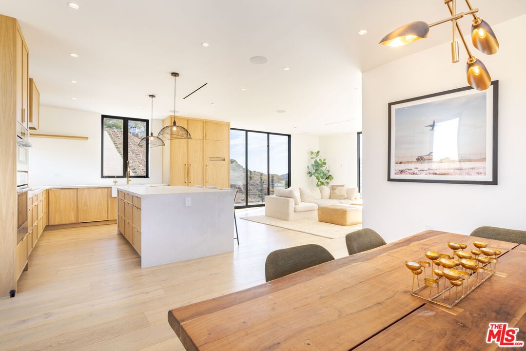 Mulholland Hwy, 90265