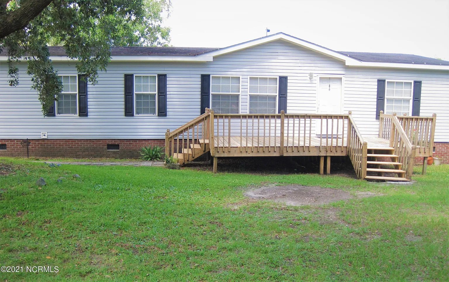 120 Sweetwater Dr