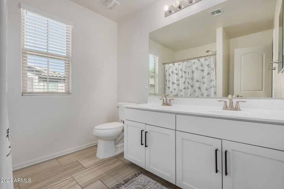 4648 E Tierra Buena Ln