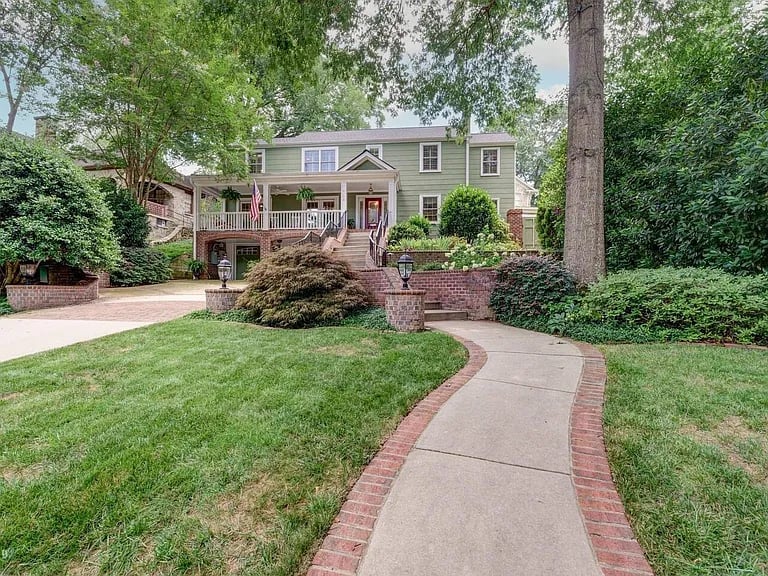 2504 Kenmore Dr