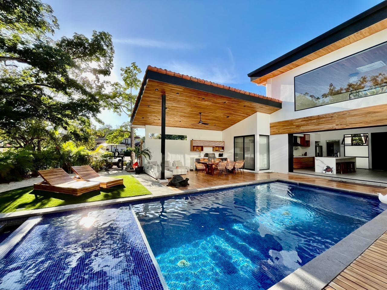 Casa La Ola Perfecta | Luxury 5-Bedroom Home with Pool Near the Beach in Hacienda Pinilla