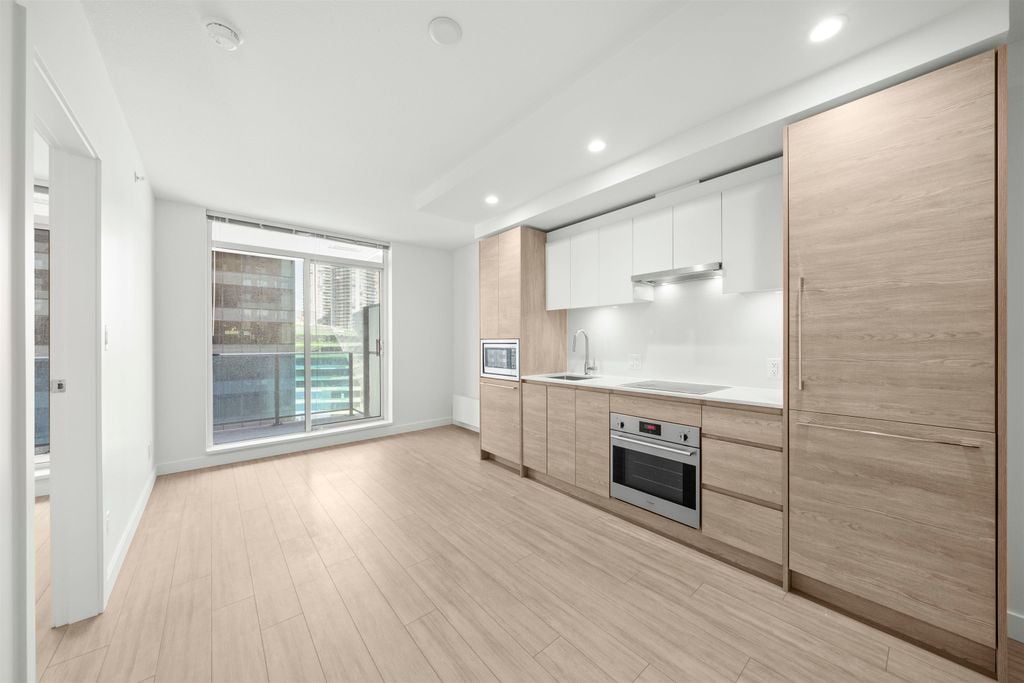 13615 Fraser Hwy, #1207