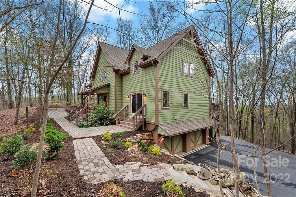 24 Mossy Rock Ln