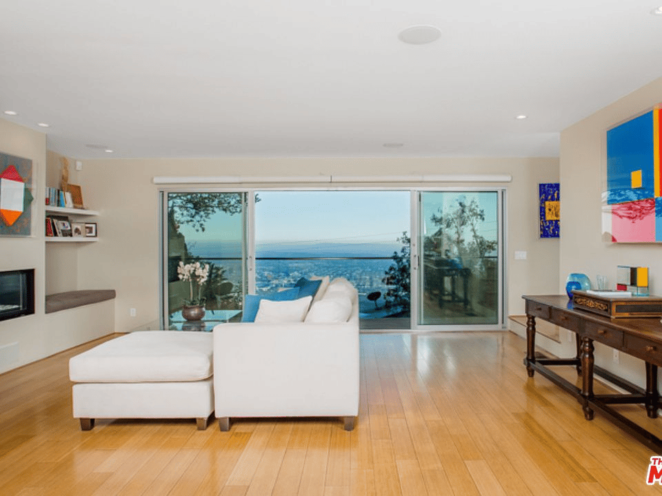 2158 Sunset Plaza Dr