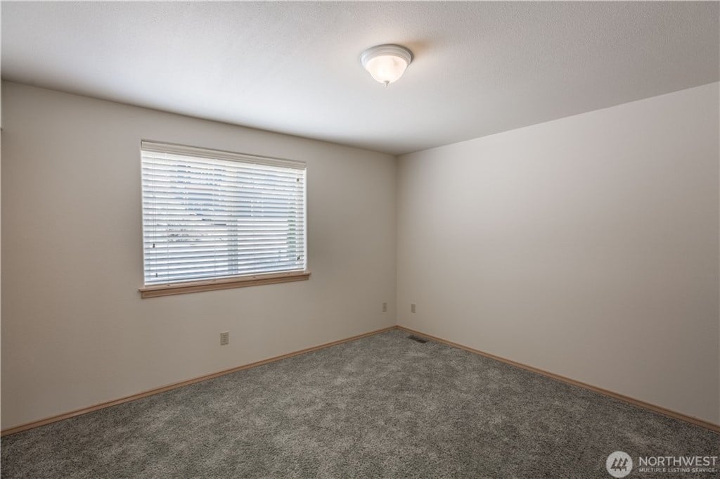 260 Lakefront Dr