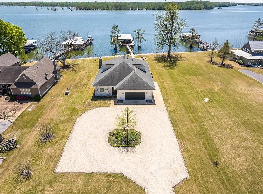 1299 Bream Road