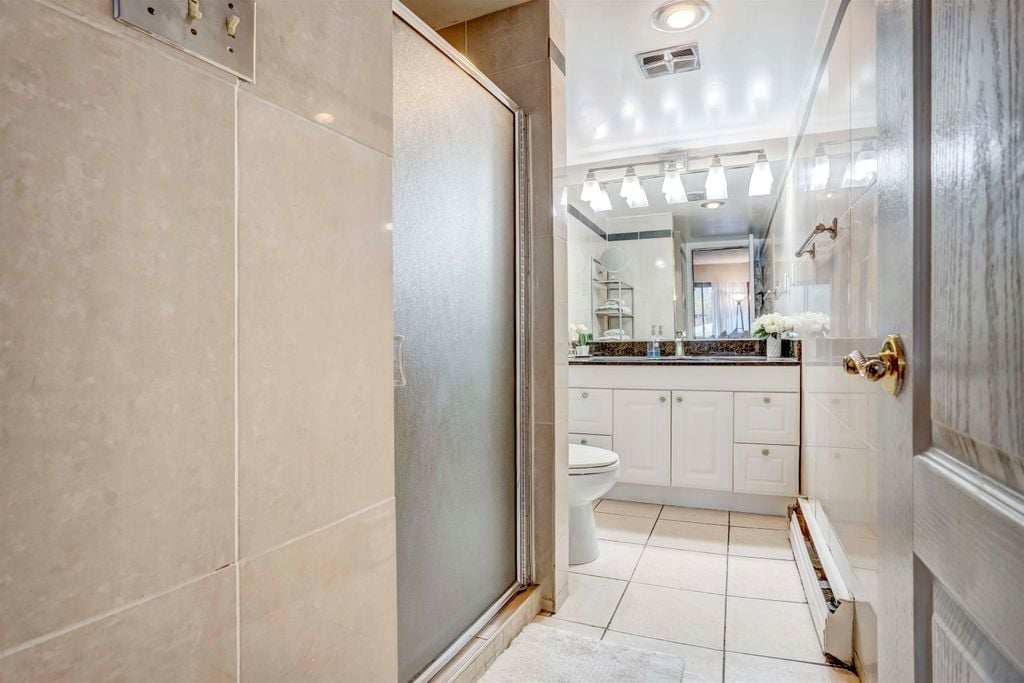 555 W 28th St, #104