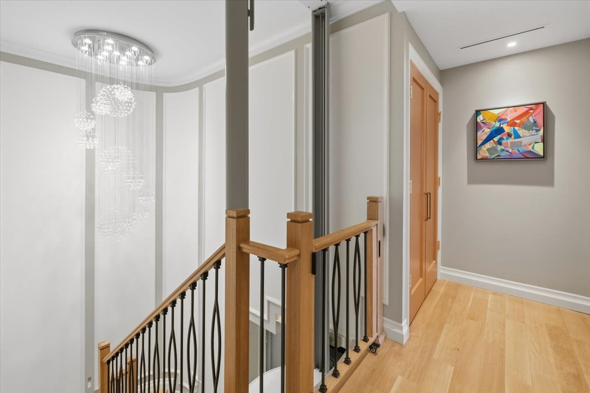 100 Carlyle Drive VG6