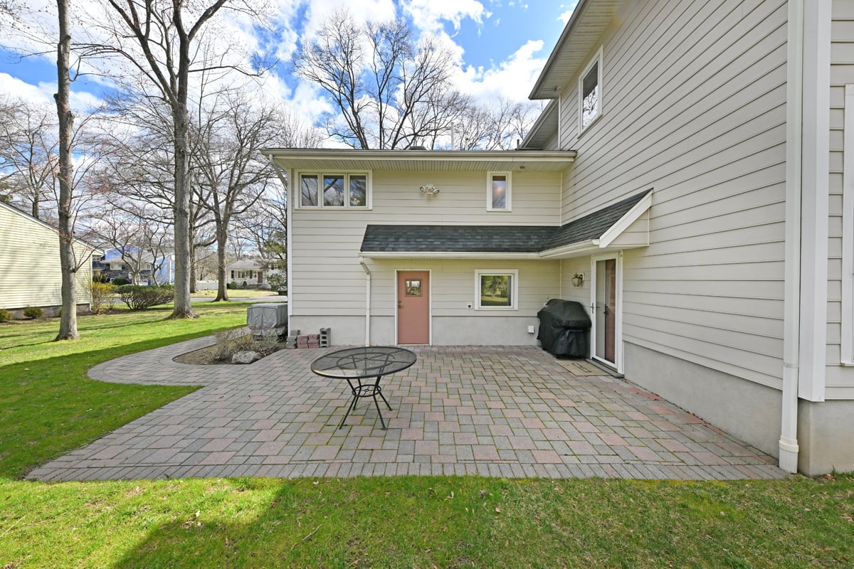 23 Spruce Pl