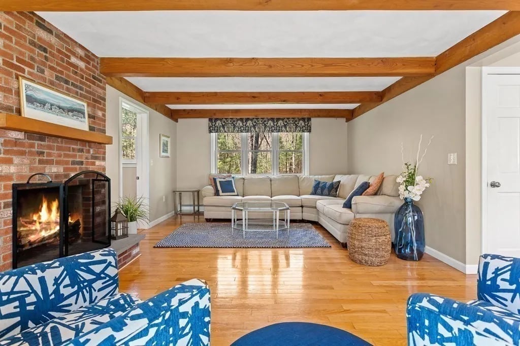 136 Leslie Rd