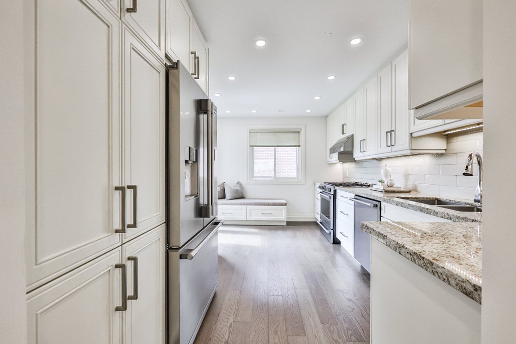 2500 Poplar Cres