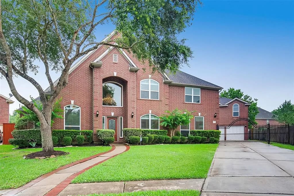 3903 Garnet Falls