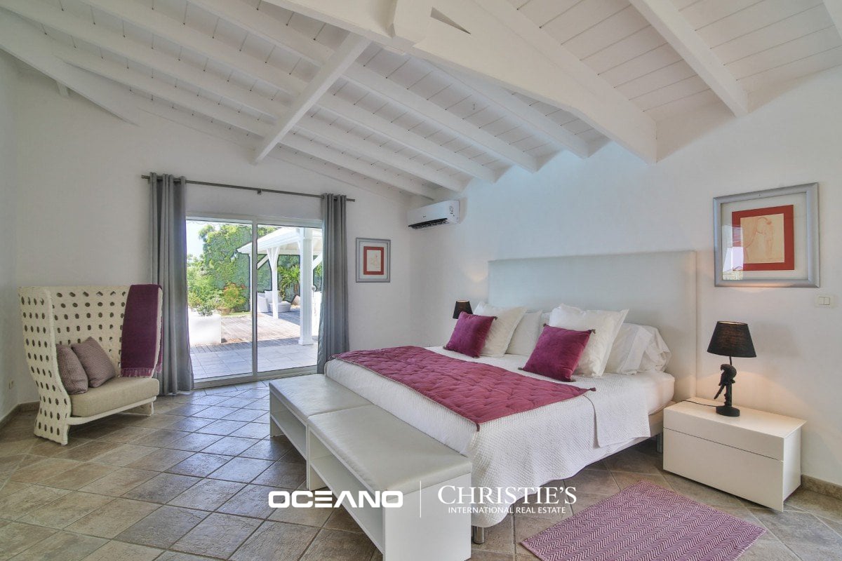 VILLA NO LIMITS AND VILLA CALLISTO