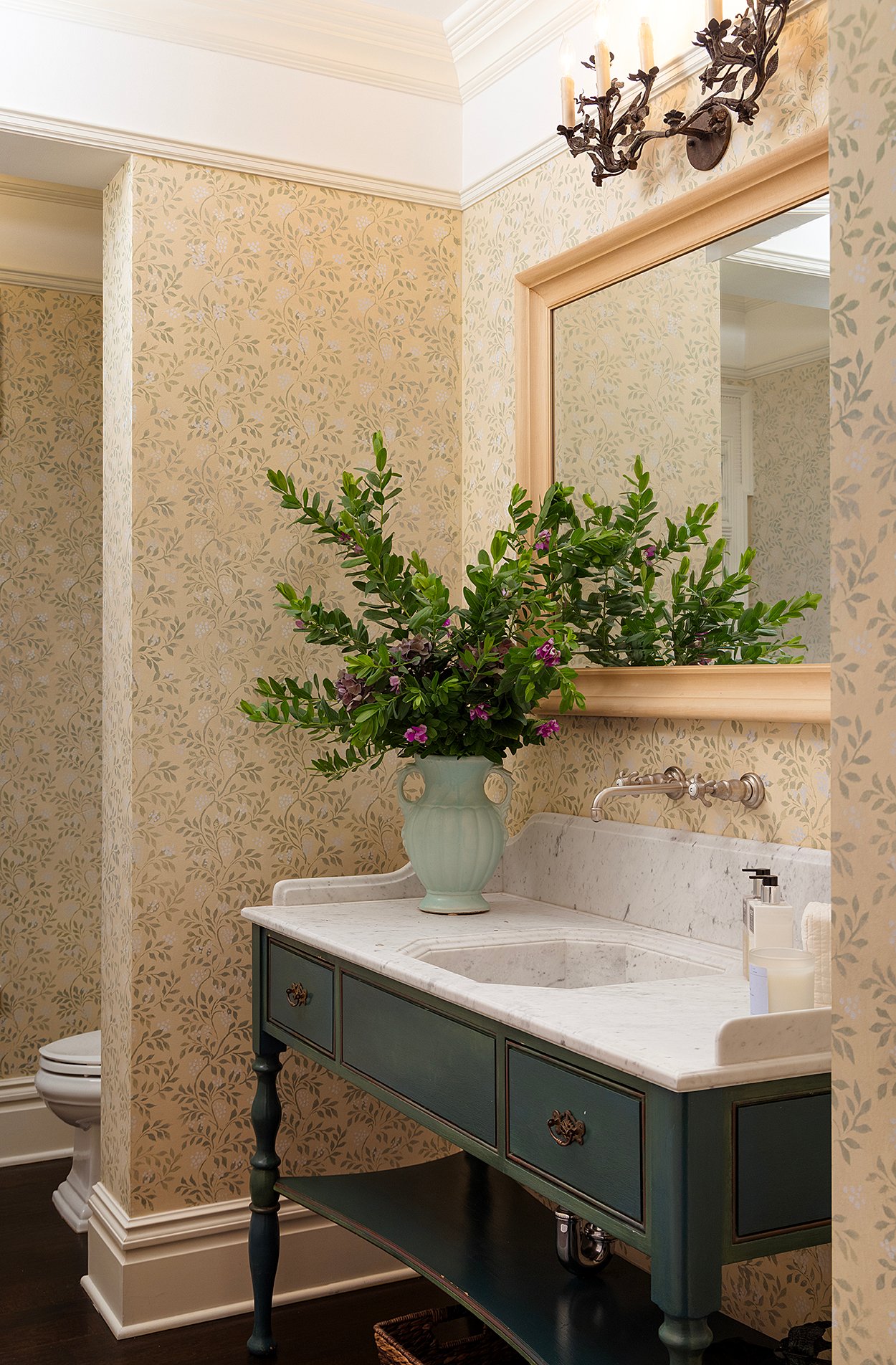 2041 Mandeville Canyon Road