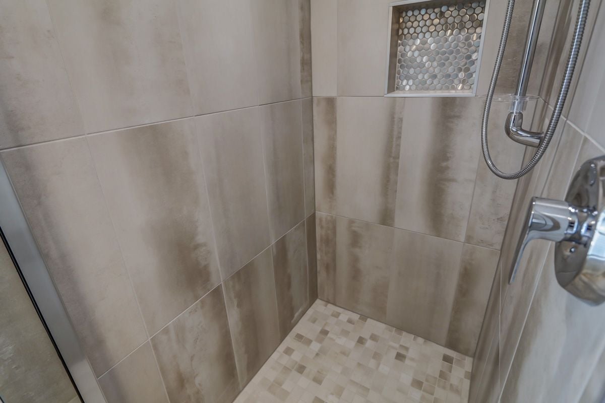 For Rent: 1213-15 Vilas Ave
