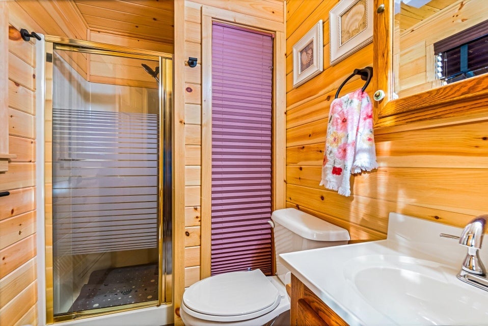36 Worcester Way Lincoln, ME 04457