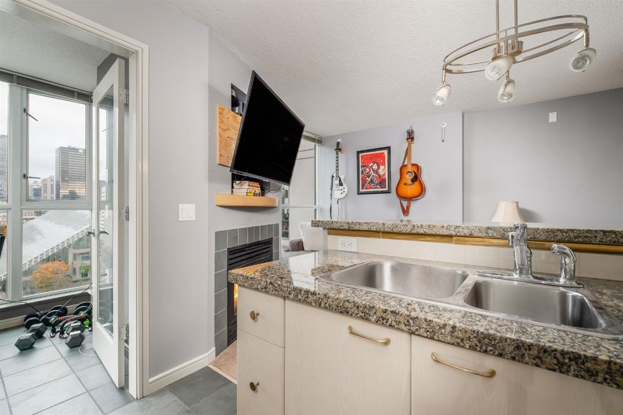 1068 Hornby St, #1405