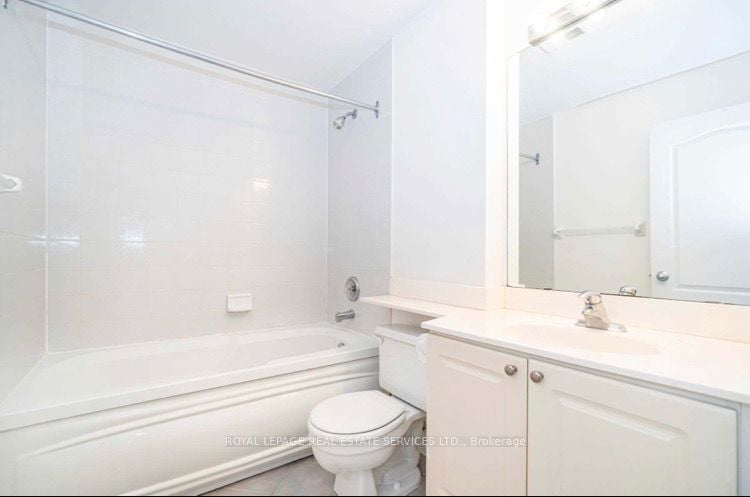 555 Yonge St 502