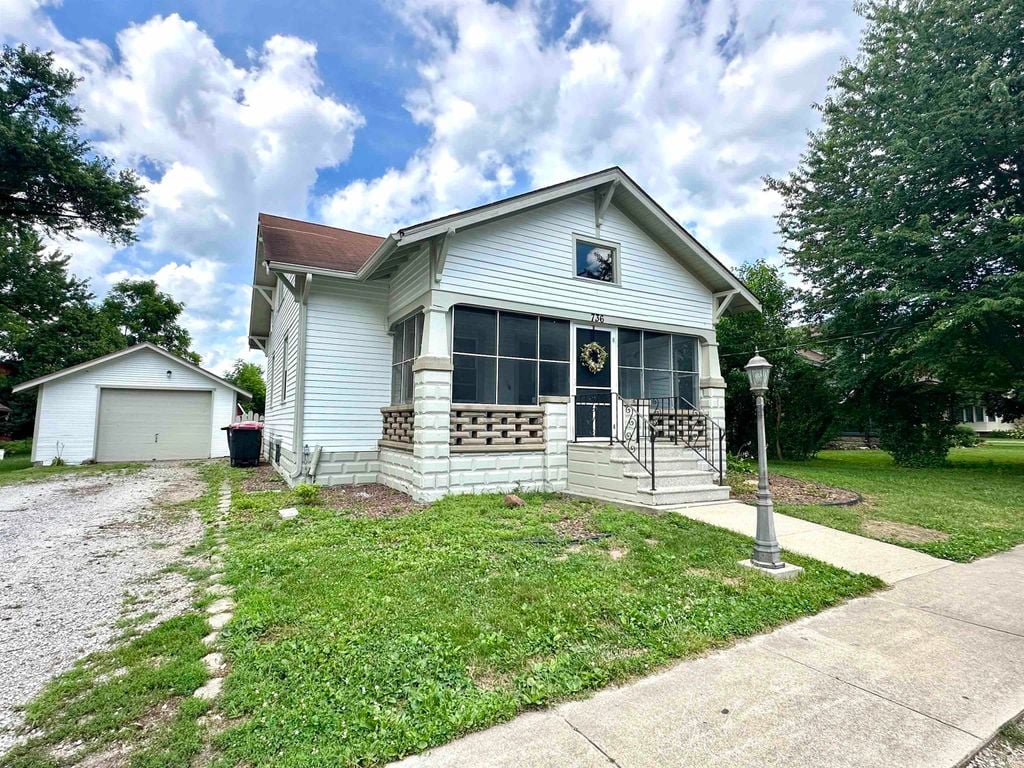 736 Main St