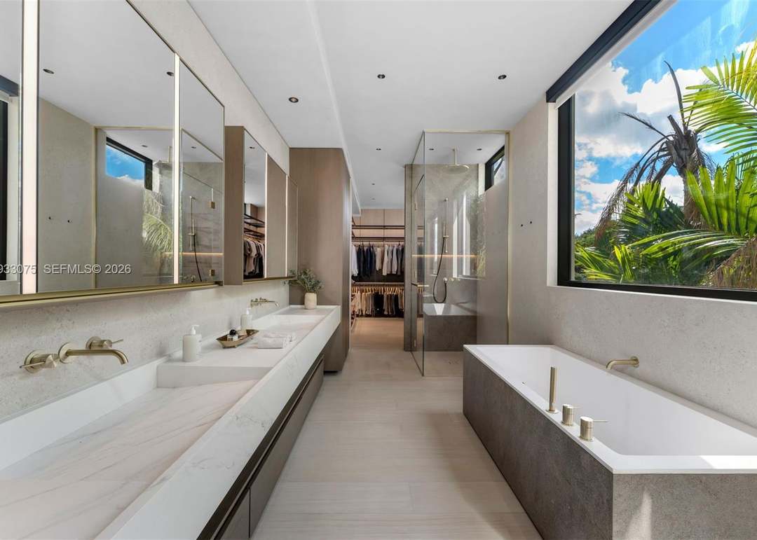 661 Melaleuca Ln