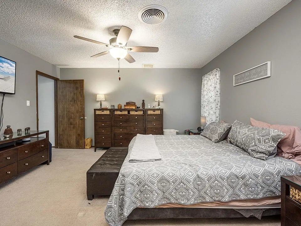 3004 Los Robles