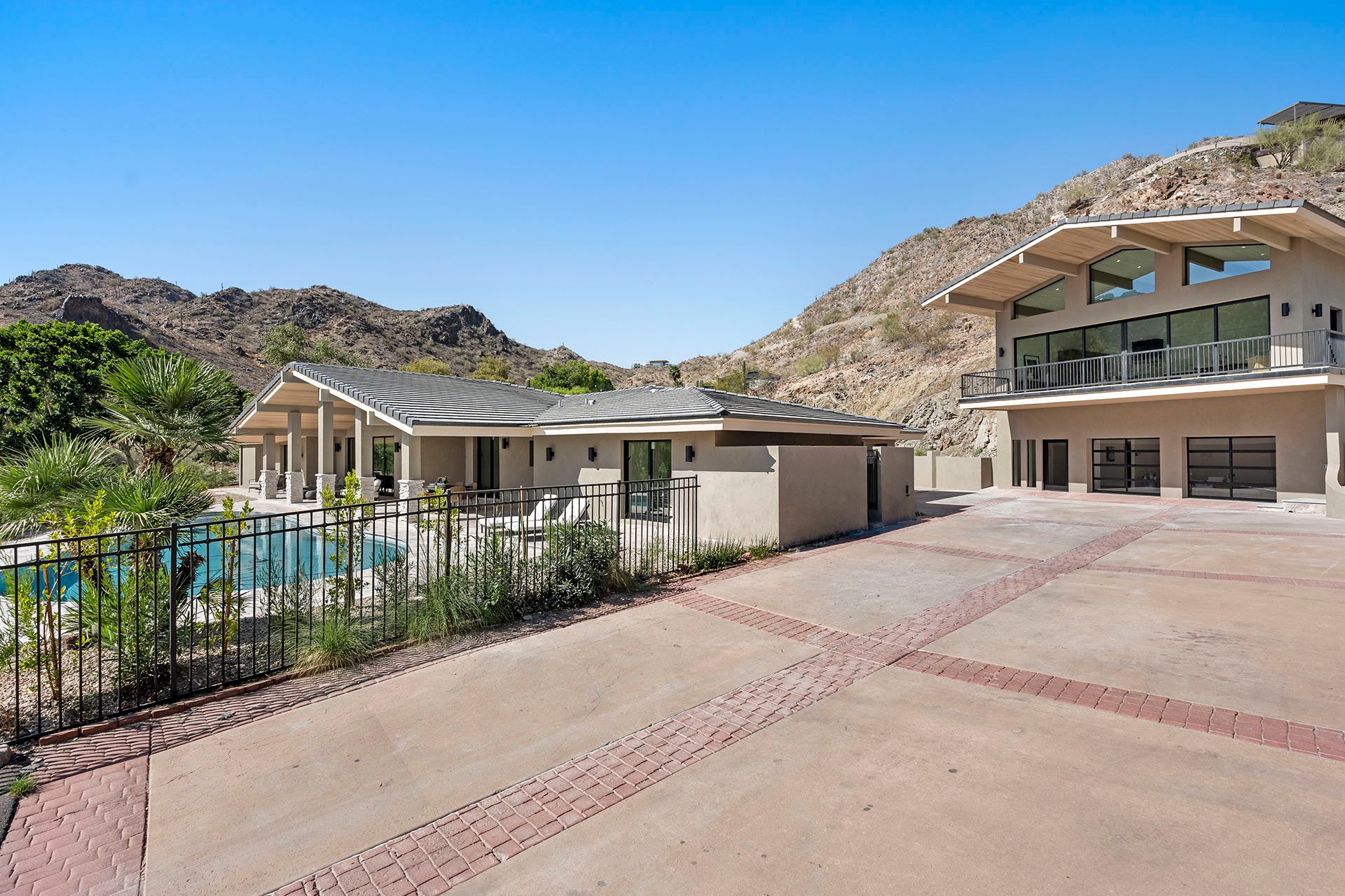 3500 E LINCOLN Drive 26