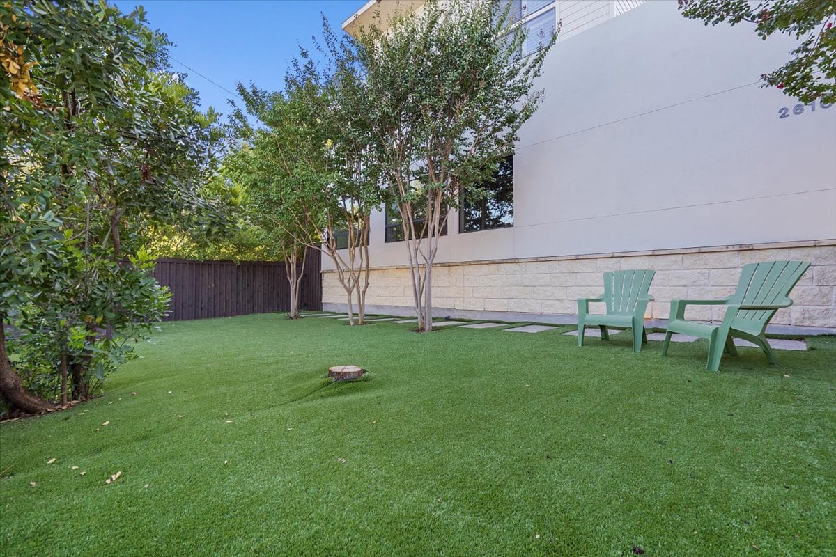 2610 Del Curto Road 2
