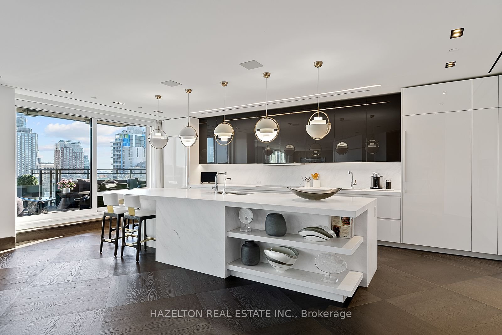 YORKVILLE'S PINACLE OF LUXURY PENTHOUSE
