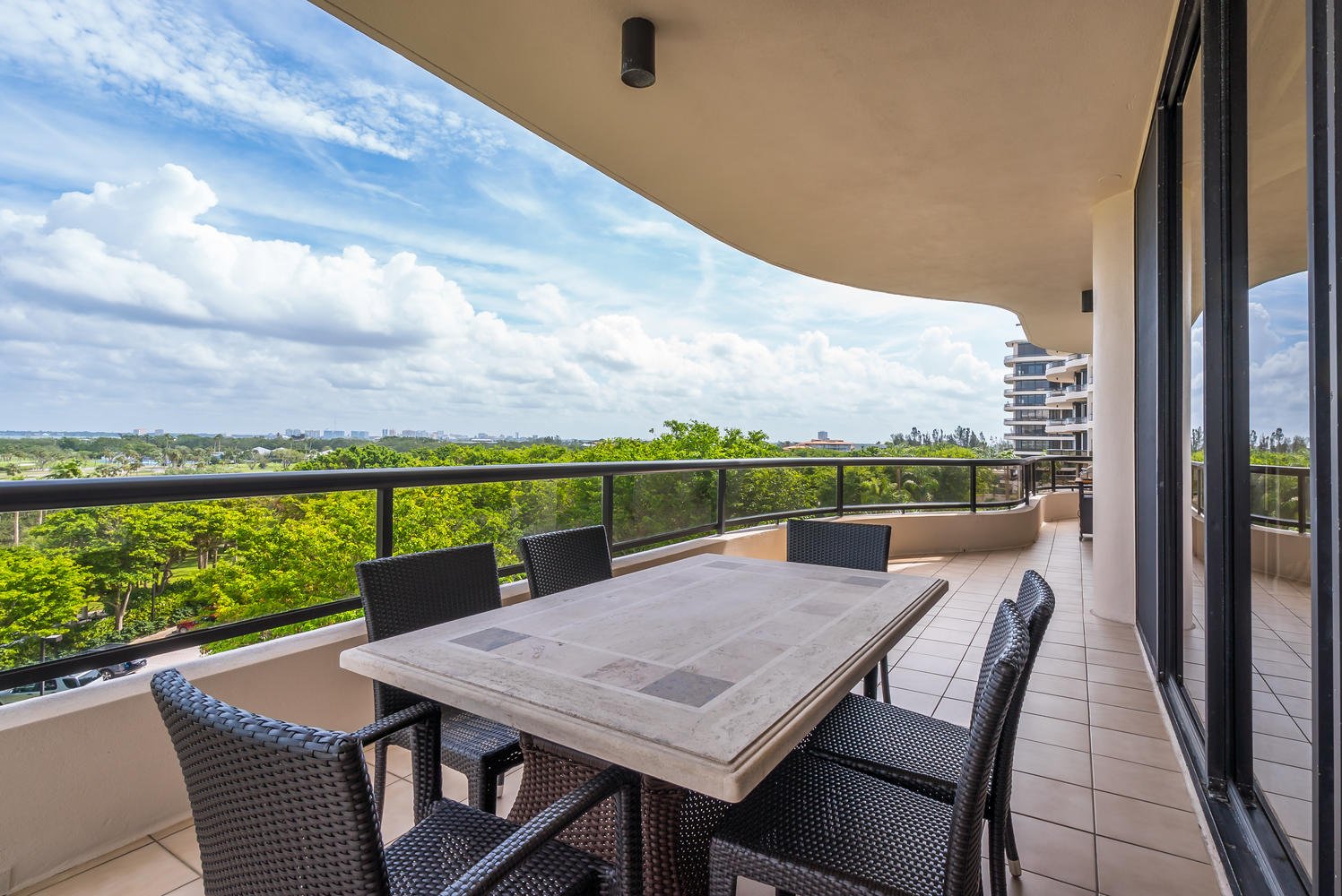 435 L Ambiance Dr, #L407
